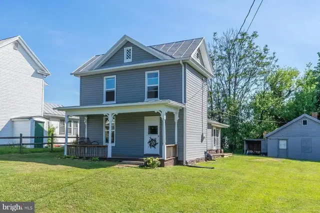 33 N Marye Ln, Luray