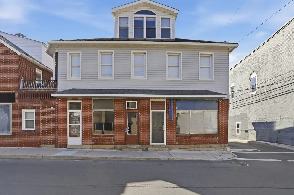 8 S Broadway, FROSTBURG