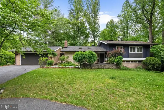 8034 Park Overlook Dr, Bethesda
