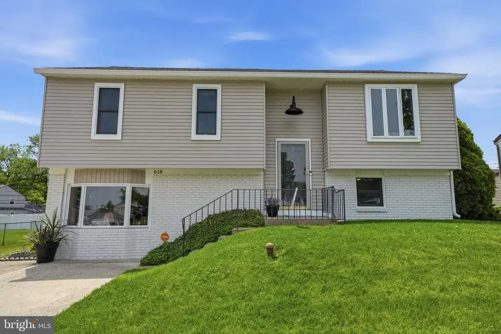 618 S Oxford Valley Rd, FAIRLESS HILLS
