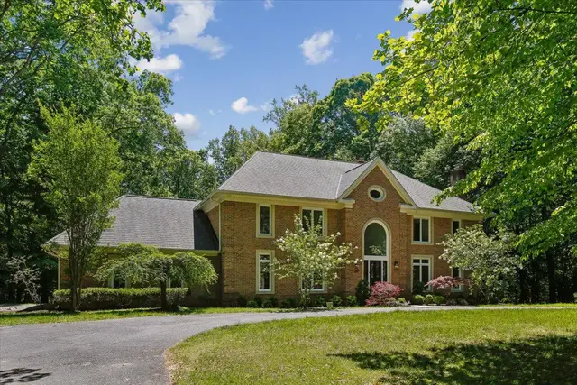 9455 Newbridge Dr, Potomac