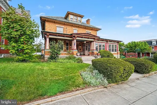 231 E Main St, Palmyra