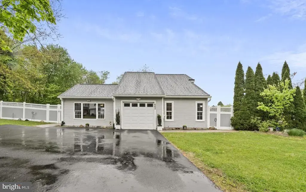 665 Elbow Ln, WARRINGTON