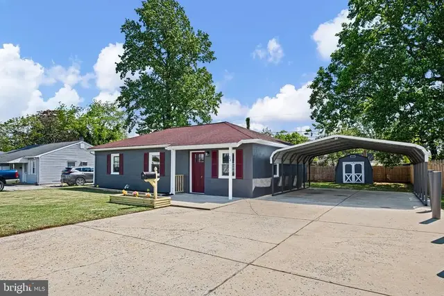 22 Memorial Dr, New Castle