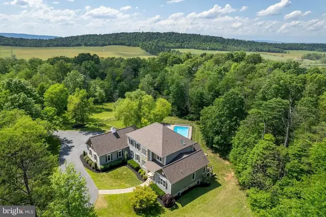 128 Babbs Run Ln, Winchester