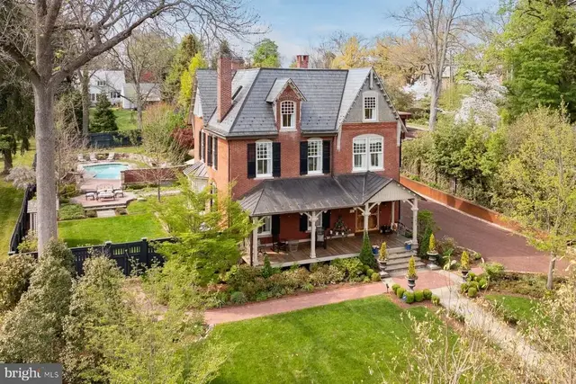 261 Maple Ave, Doylestown