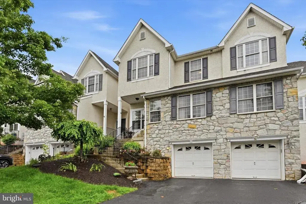 4 Lincoln Dr, DOWNINGTOWN