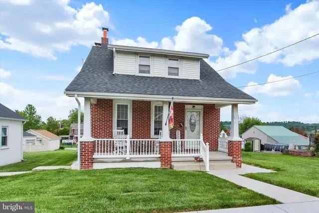 125 N High St, Spring Grove
