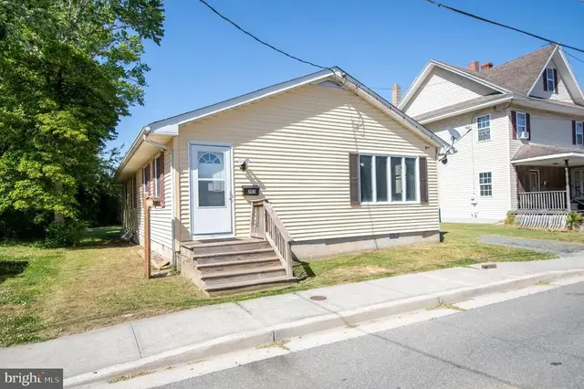 203 Delaware Ave, Delmar