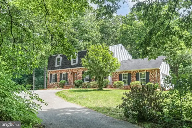 6401 Wolf Run Hunt Ct, Fairfax Station