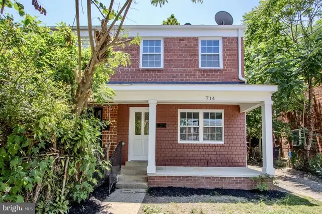 714 Four Mile Rd, Alexandria