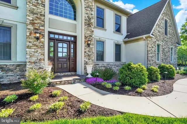 1302 Wicklow Dr, York