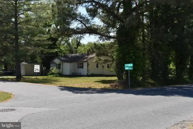 200 Wisteria Dr, Cambridge