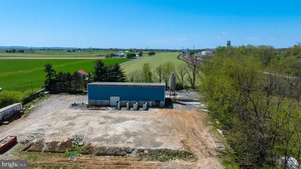 2555 E King St, LEBANON