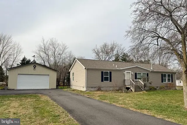 490 Walnut St, Felton
