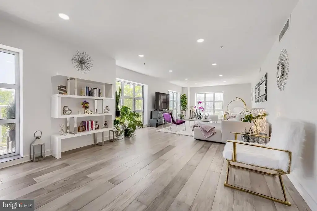 250 President St #211, BALTIMORE