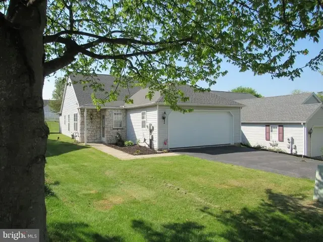 777 Blossom Hill Ln, Dallastown