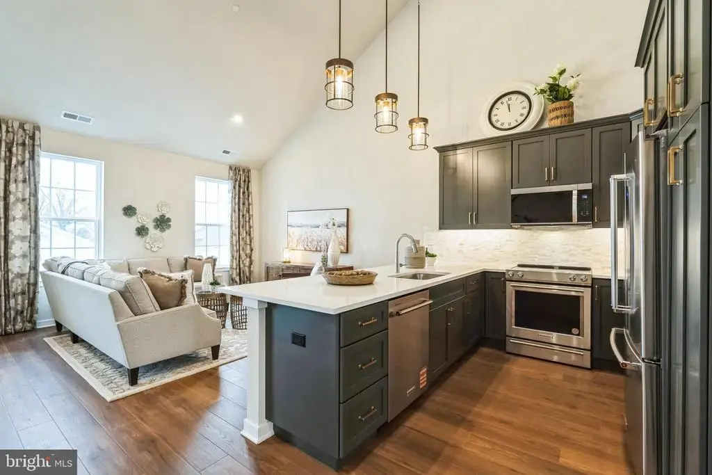 32 Ivy Ln #82, LEVITTOWN