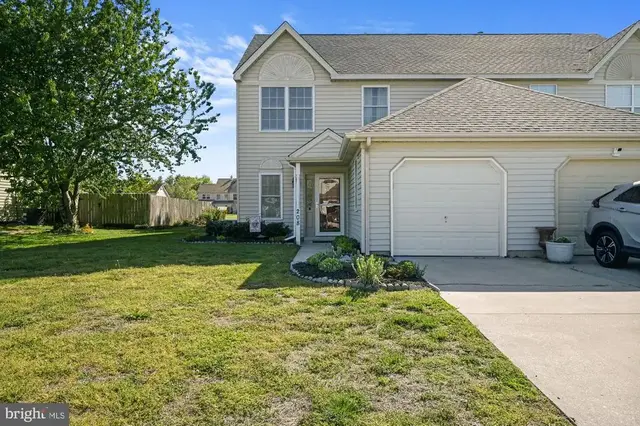 208 Grinding Wheel Dr, Dover