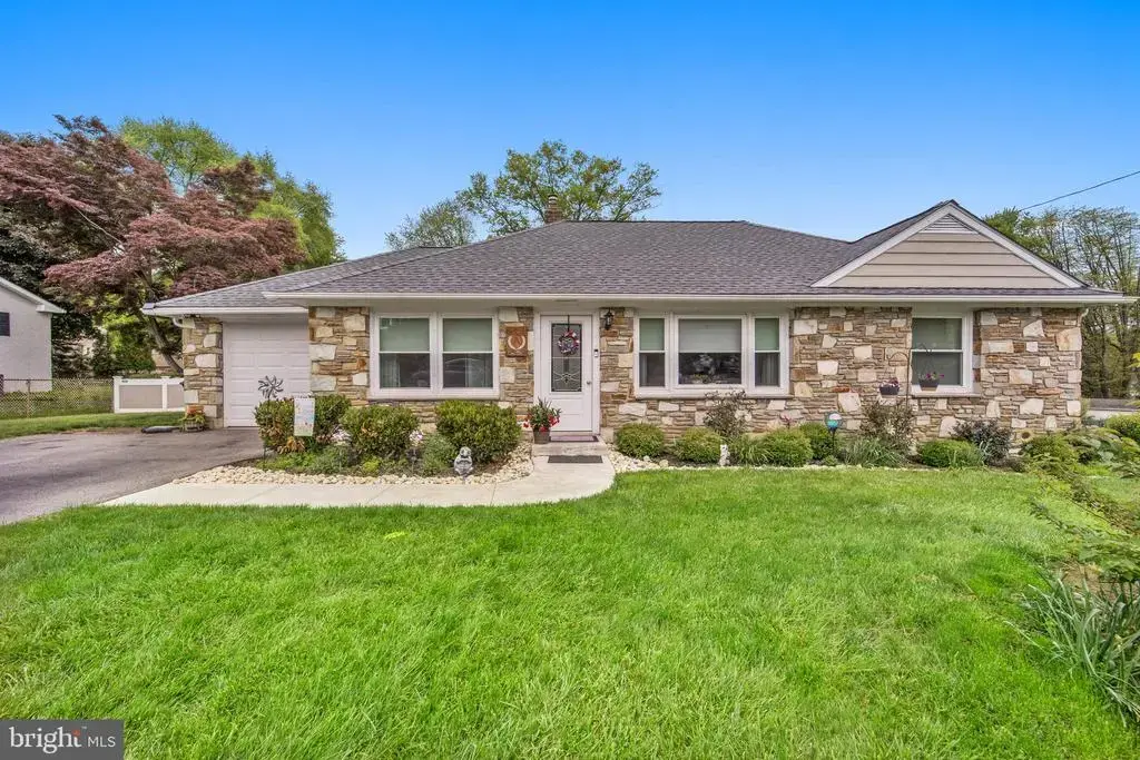 1363 Glen Echo Dr, HUNTINGDON VALLEY