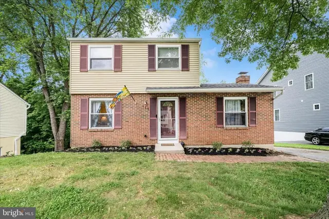 212 Wintergreen Ln, Brunswick