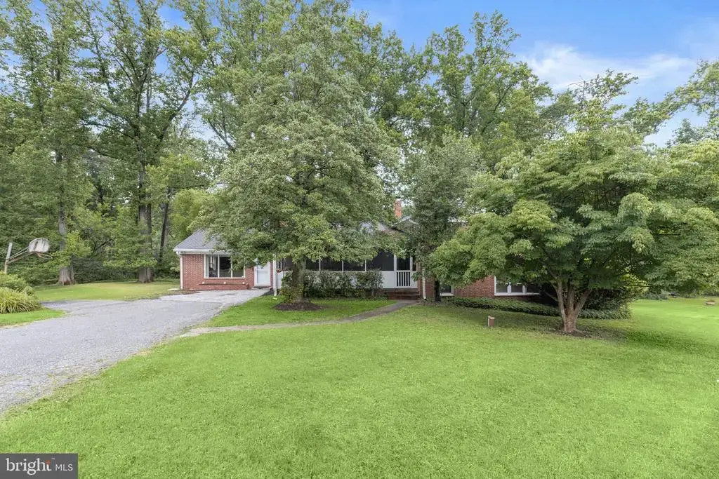 2 Greenlea Dr, PIKESVILLE
