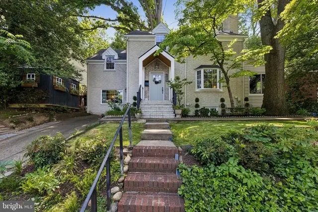 2700 S Grant St, Arlington
