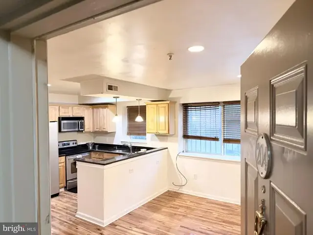 1310 Congress St Se #204, Washington