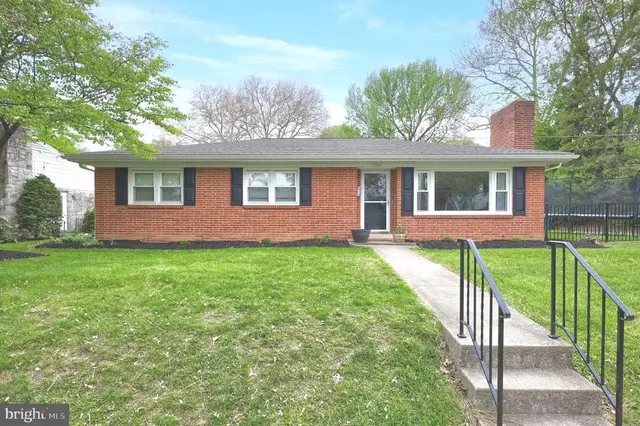 43 Oak Ln, Hershey