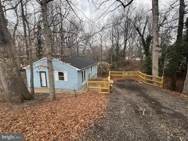 709 Spruce Dr, Lusby