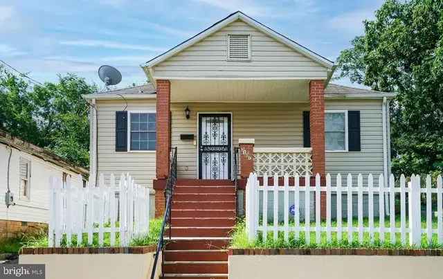5107 Call Pl Se, Washington