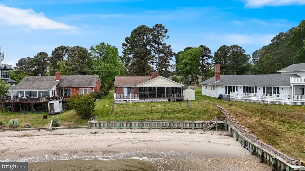 899 N Glebe Rd, MONTROSS