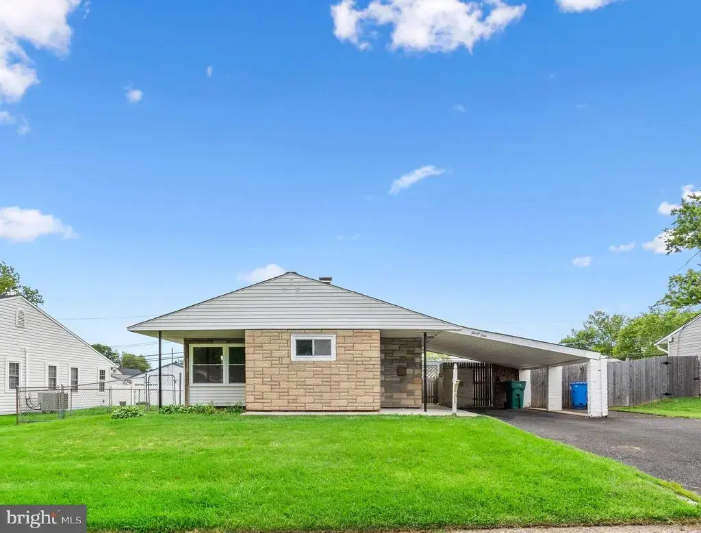 31 Gentle Rd, LEVITTOWN