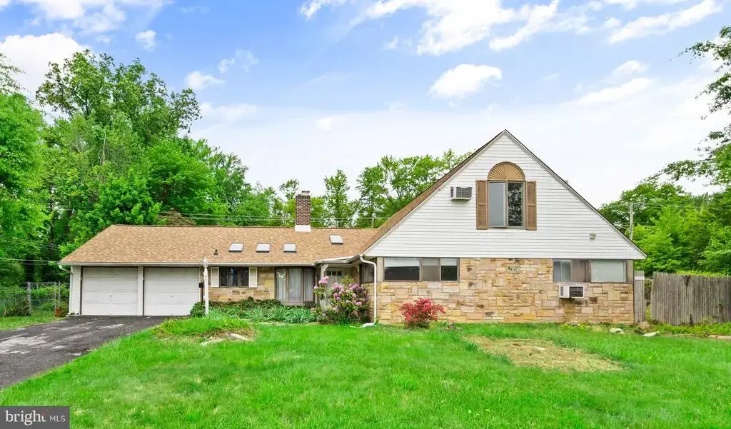 82 Forsythia Dr E #e, LEVITTOWN
