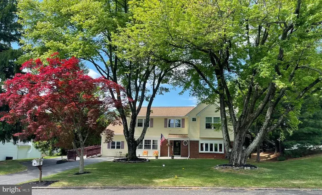 244 Wisteria Dr, SOUTHAMPTON