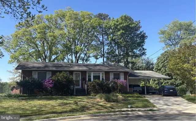 608 Roberts Dr Nw, Vienna