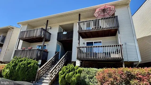 914 W Ocean View Ave #202, Norfolk