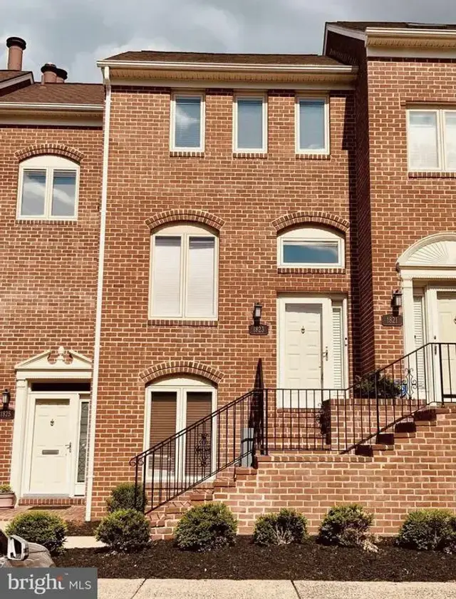 1823 N Uhle St #1, Arlington