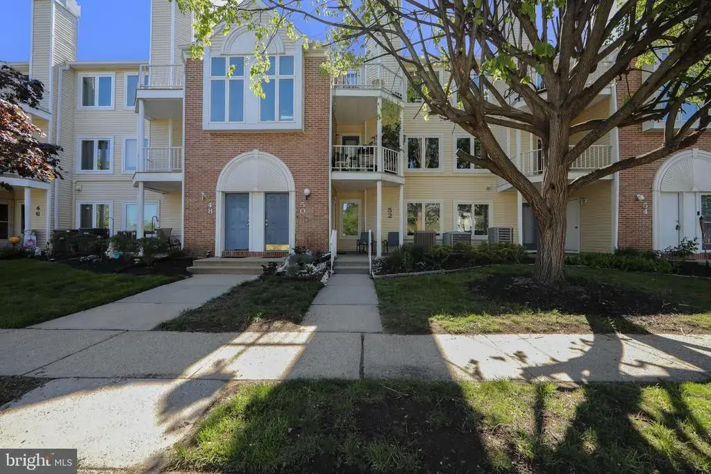 52 Natalie Ct #303, LEVITTOWN