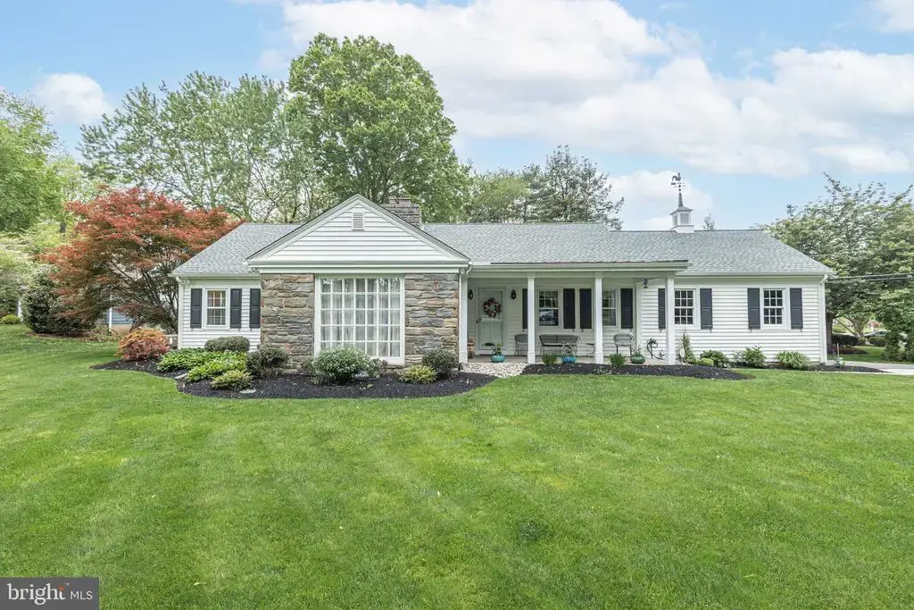 1 S Homestead Dr, YARDLEY