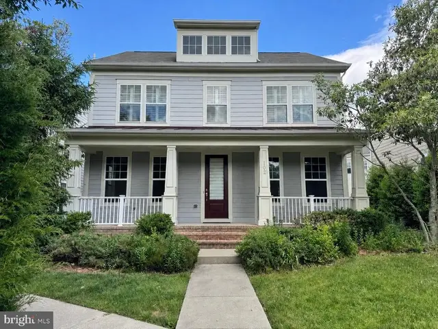 102 Pearl St, Herndon