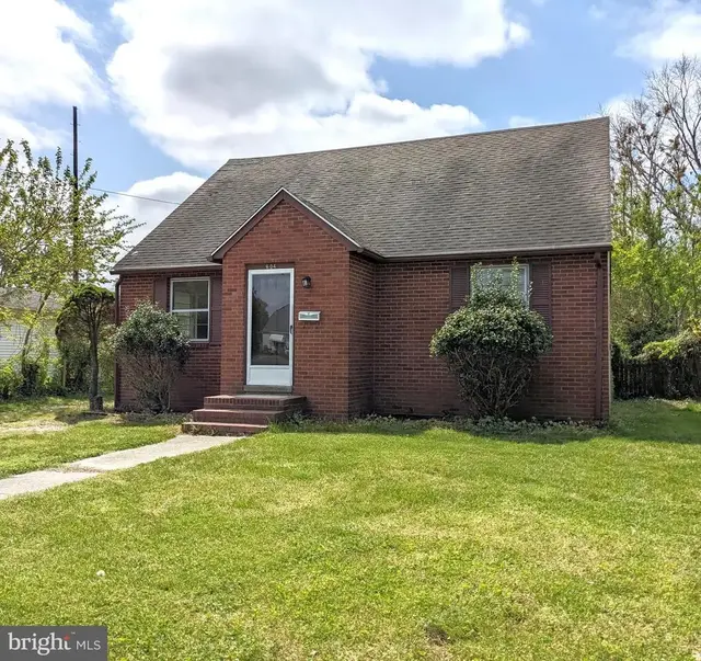 604 Hickory Ln, Seaford
