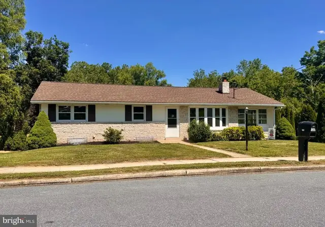 410 Arnold Ln, York