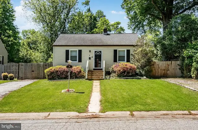 8 Garrett Rd, Wilmington