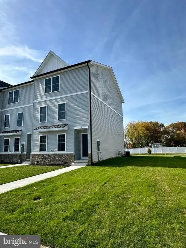 226 Rojan Rd, Dover