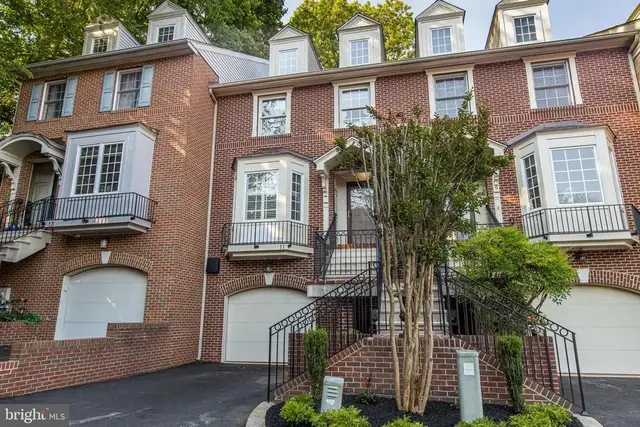 11 Rockford Mews Ct, Wilmington