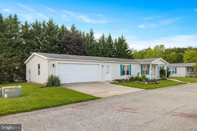 602 Pine Tree Ln, Abbottstown