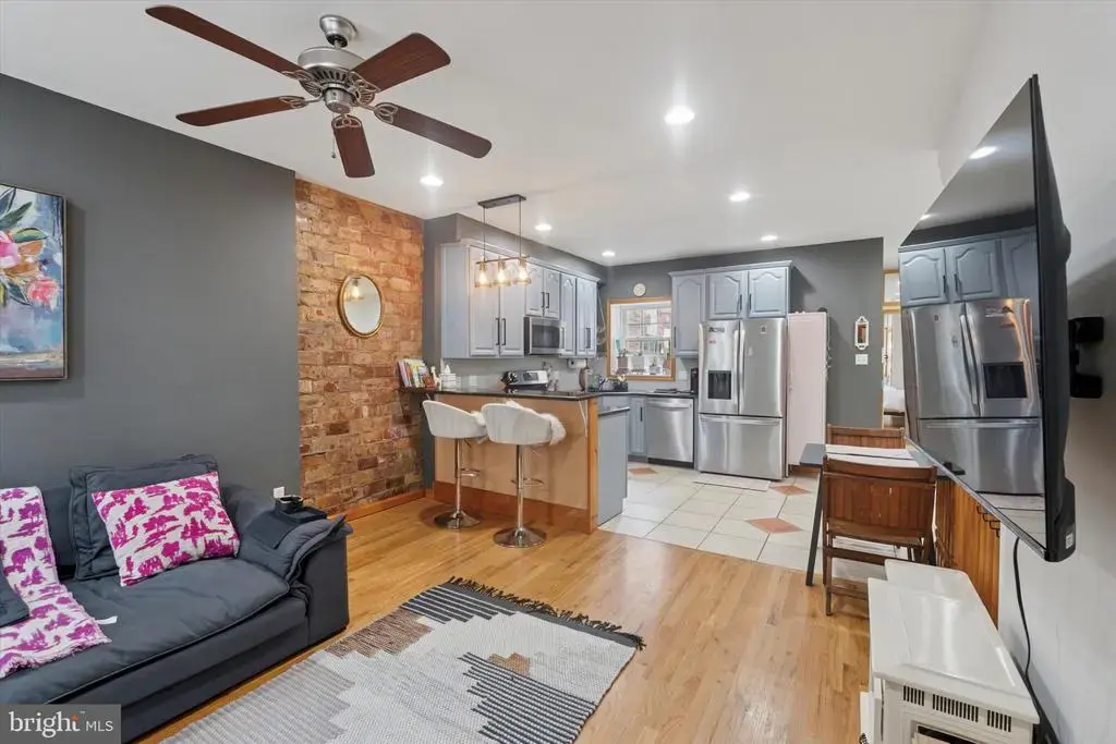 1522 Brown St #1, PHILADELPHIA