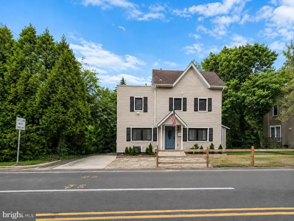 2549 W Church Rd, GLENSIDE