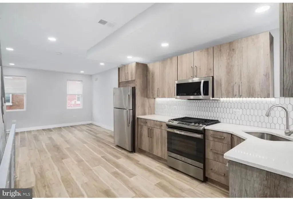 23 E Silver St, PHILADELPHIA